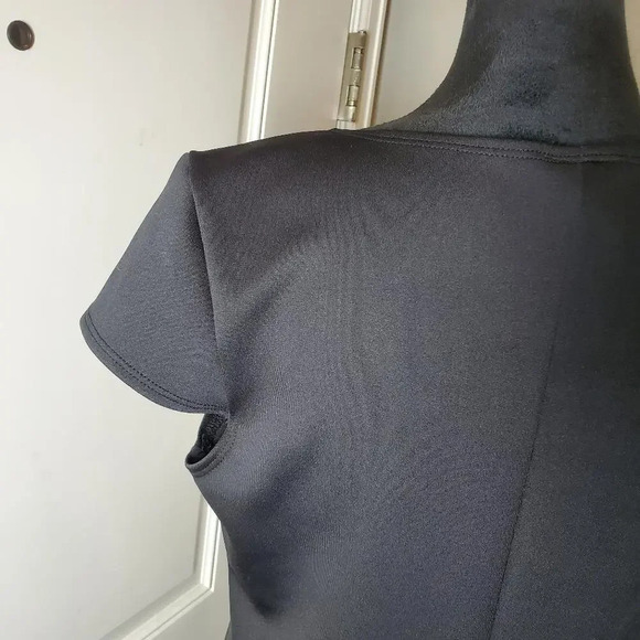 Torrid 2X Dress Black Ponte Sheath Short Sleeve Scoopneck Front Cut Out - Picture 9 of 10